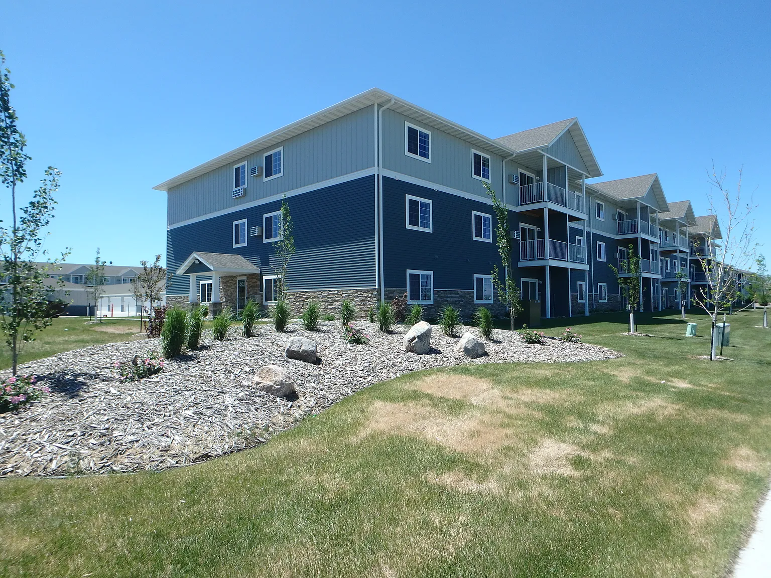 West Lake II Apartments — Photo 2