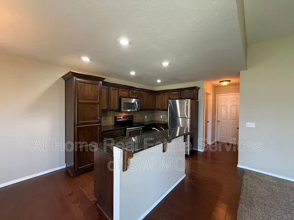 4593 W Greenridge St, Springfield, MO 65807