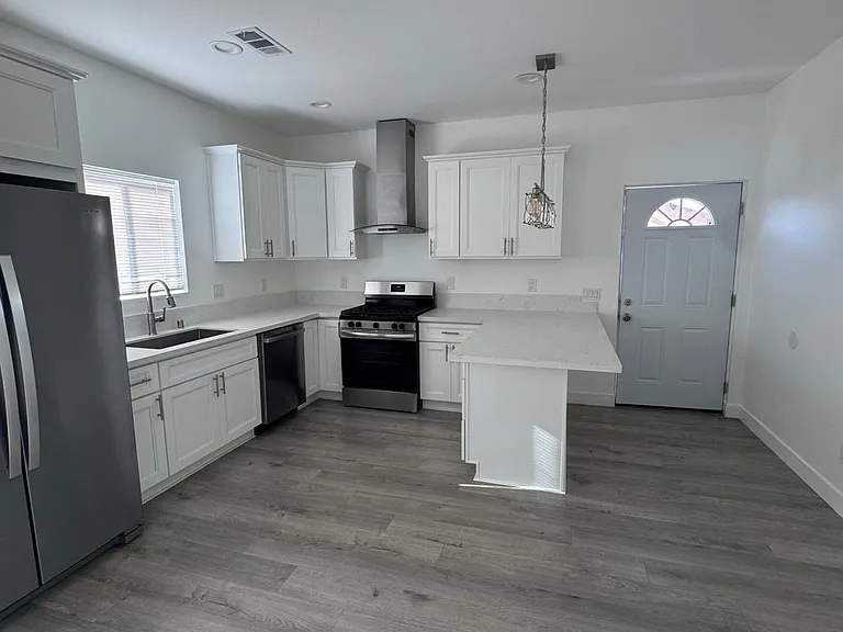 Kitchen / Living Area