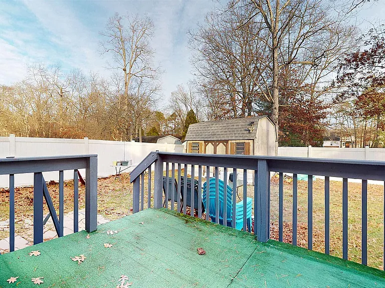 450 Redwood Ave — Photo 35