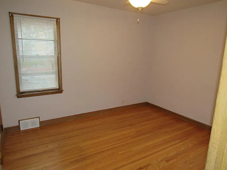 4401 Cedar Ave S — Photo 4