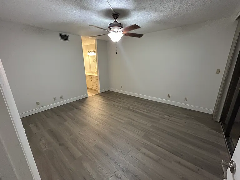 2911 SW 87th Ter #1607 — Photo 3