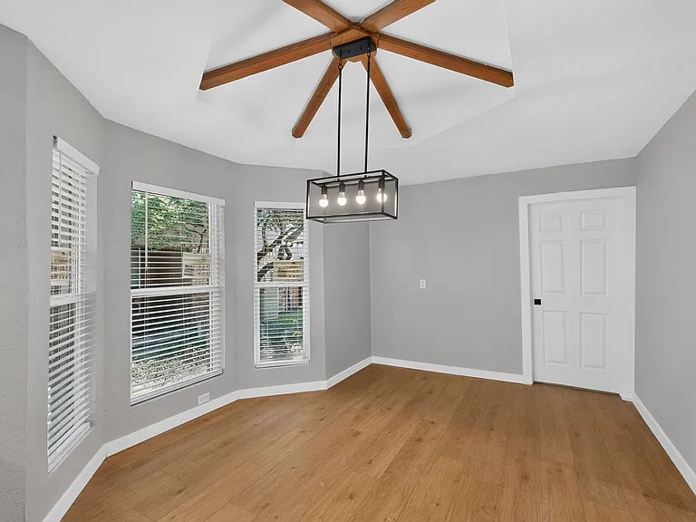 2308 Chamberlain Dr — Photo 11