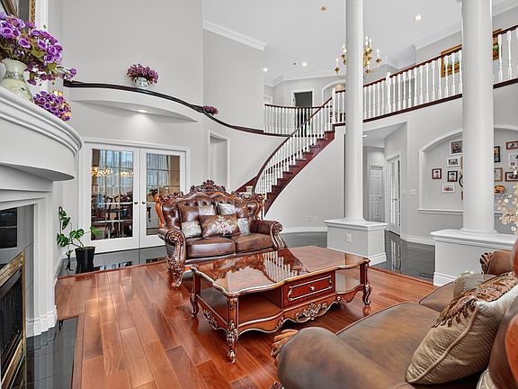 2nd image of 3092 Firestone Pl