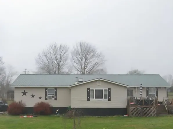 145 Valley St, Oak Hill, WV 25901