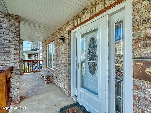 5th image of 79 Davenport St
