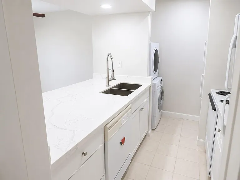 5343 Richmond Ave #11 — Photo 11