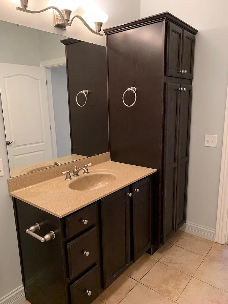 3 bed, 2442 sqft, $2,500 — Photo 2