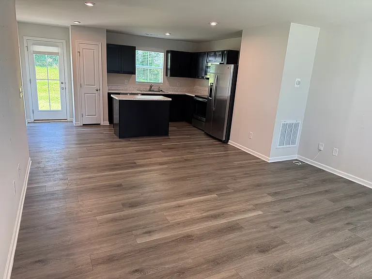 2410 Brokeshire Dr — Photo 2
