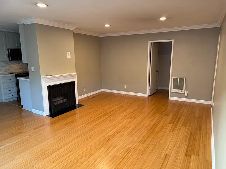 11836 Mayfield Ave #2 — Photo 14