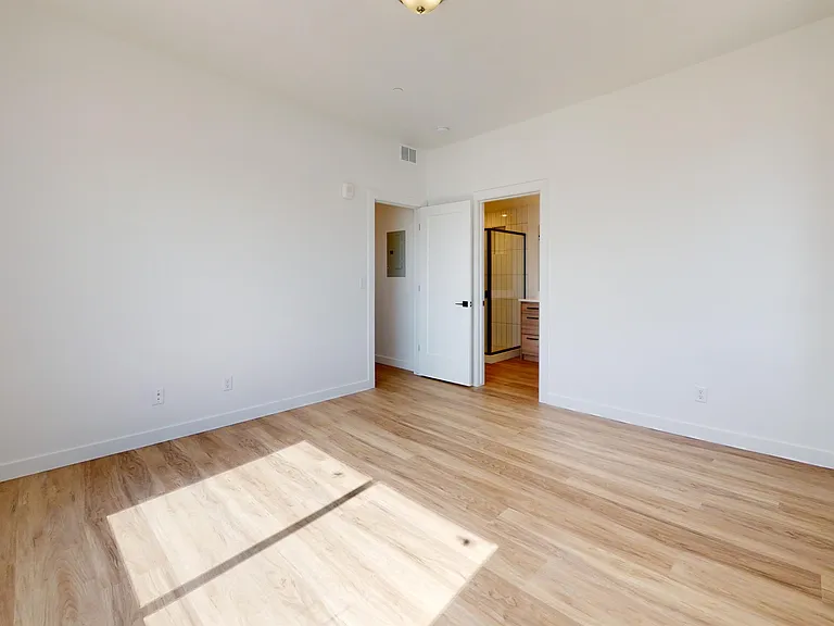 1266 S Sawmill Blvd — Photo 23