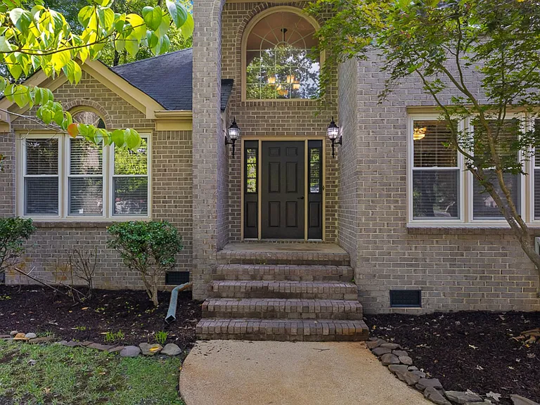 501 Asbury Ct — Photo 3