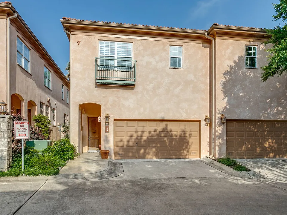 7897 Broadway #702