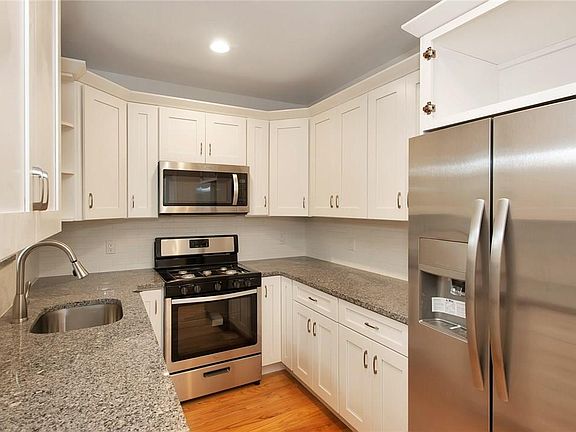 2nd image of 5 Midland Pl
