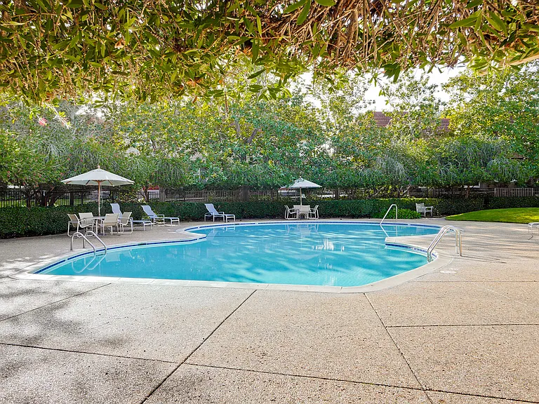 22671 Queens Oak Ct — Photo 41