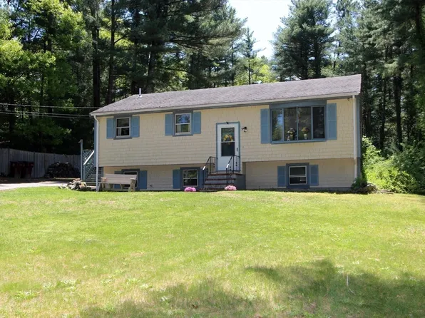 555 Plymouth St, Middleboro, MA 02346