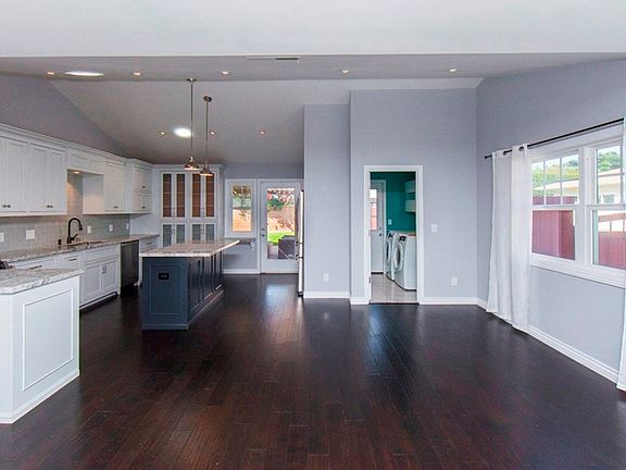 4th image of 22709 Fern Ave