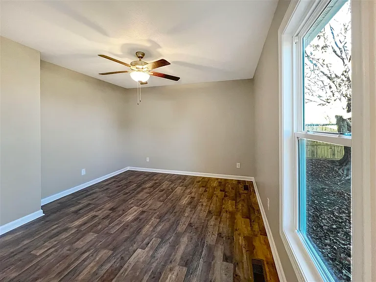 1248 Derek Dr — Photo 8