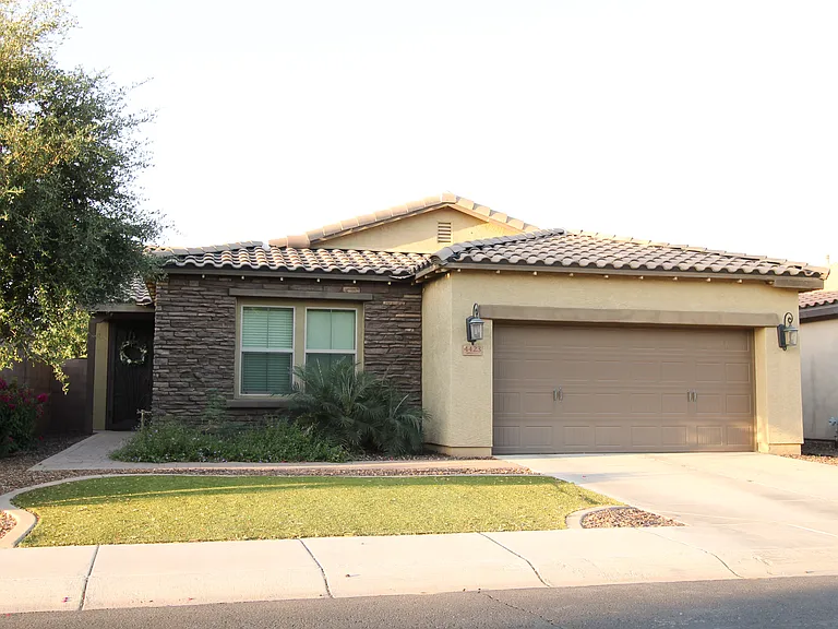 4423 E Angela Dr — Photo 2