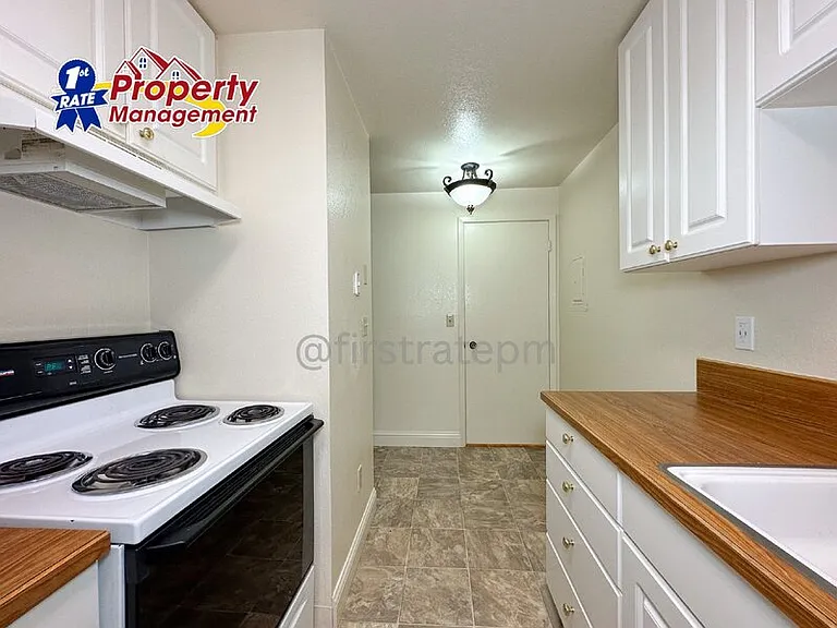 Bond Apartments — Photo 62