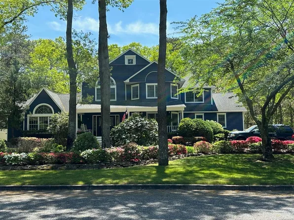 4 Bridle Path, Manorville, NY 11949