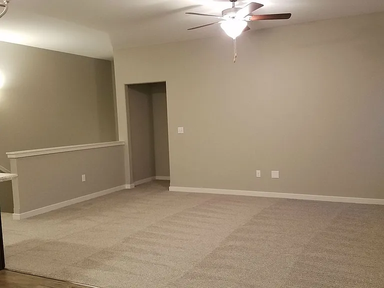 2033 Mackinaw Dr — Photo 6