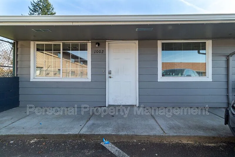 2 bed, 1.0 bath, 700 sqft, $1,395 — Photo 2