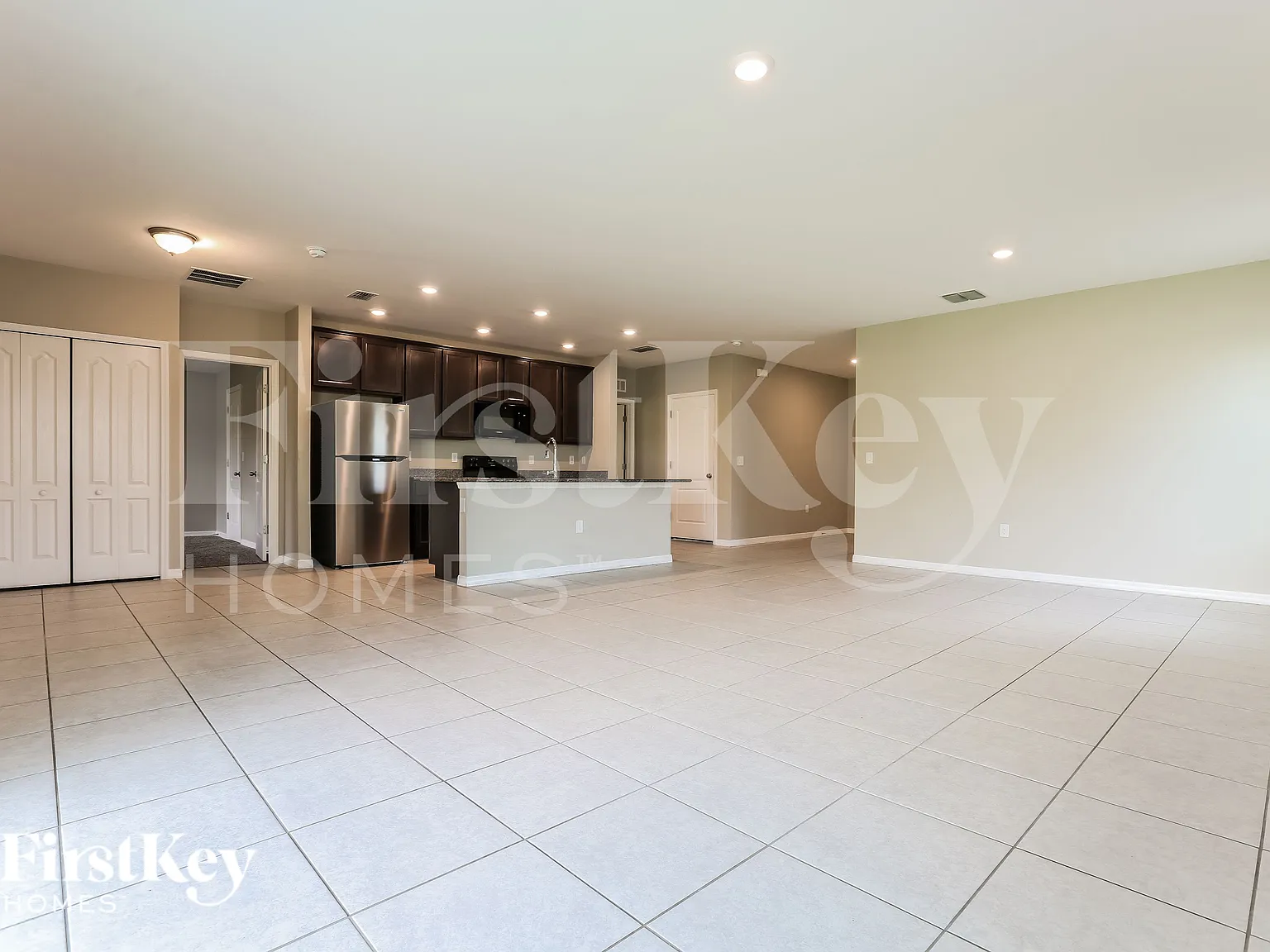 3 bed, 2.0 bath, 1616 sqft, $2,140 — Photo 3