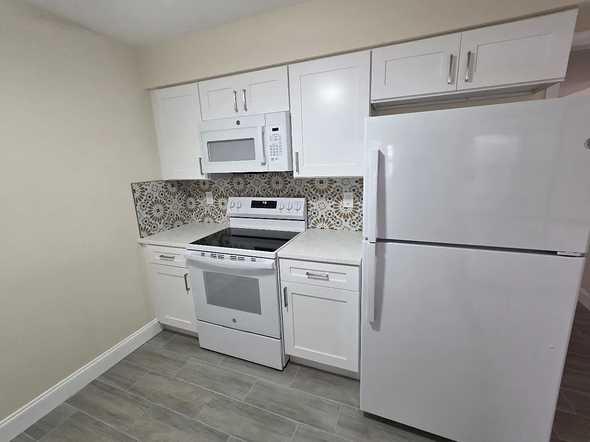 Building Photo - 1301 Warwick Ct