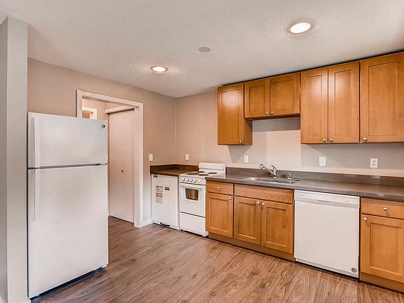 4th image of 15728 1st Ave NE #1