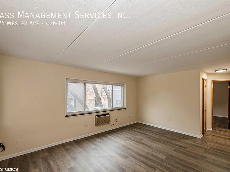 426 Wesley Ave #8 — Photo 4
