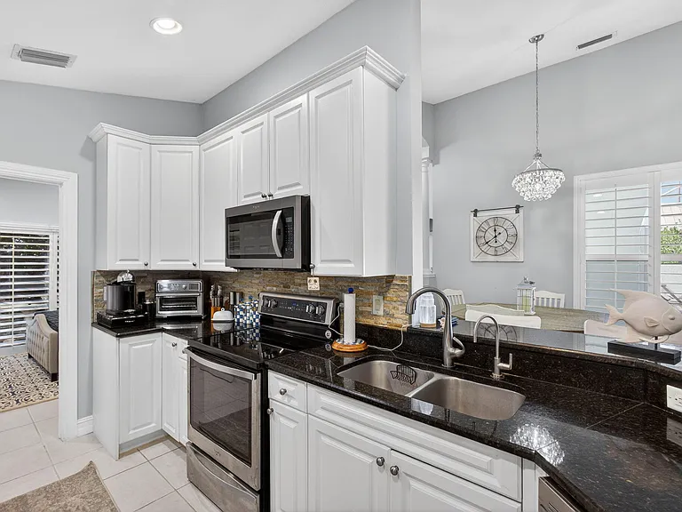 8075 SE Governors Way — Photo 10