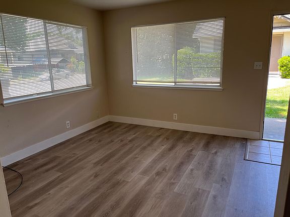 4th image of 104 Grove St