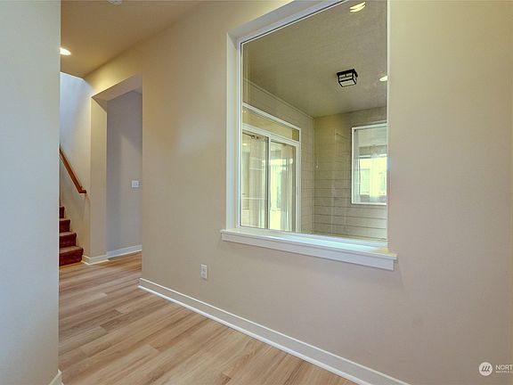 4th image of 11525 175th Street E