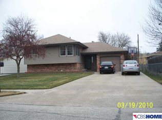 5122 Aspen Dr, Omaha, NE 68157