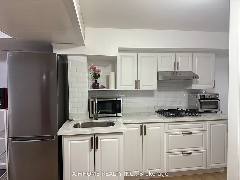 72 La Rose Ave #3 — Photo 7