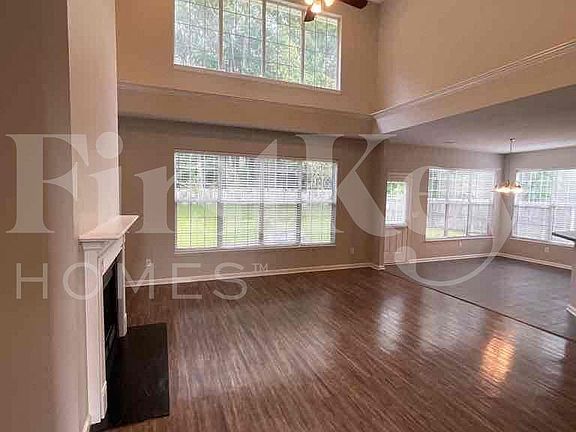 4th image of 3396 Forest Glen Dr