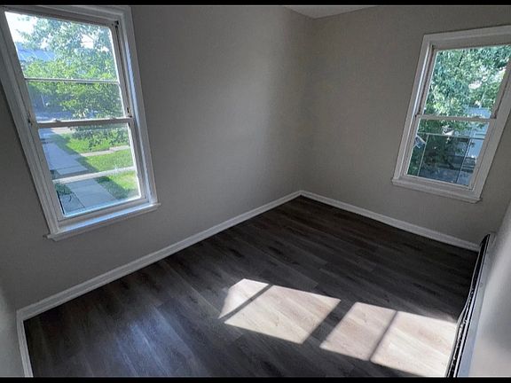 5th image of 17 Earl St #2L
