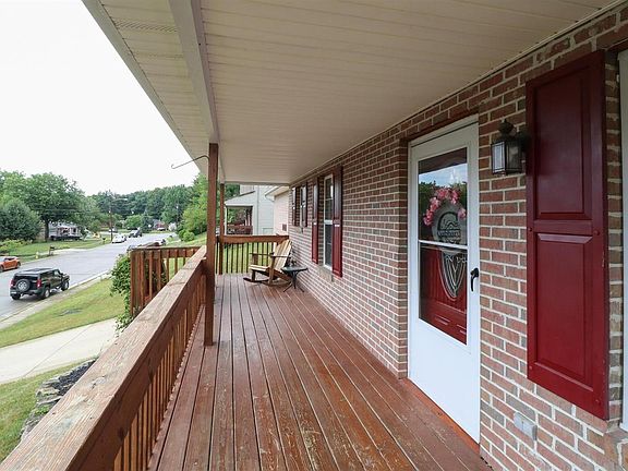 2nd image of 5261 Sherry Ln