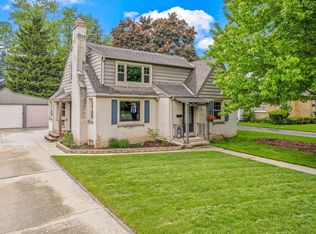 W169N8711 Sheridan Dr, Menomonee Falls, WI 53051