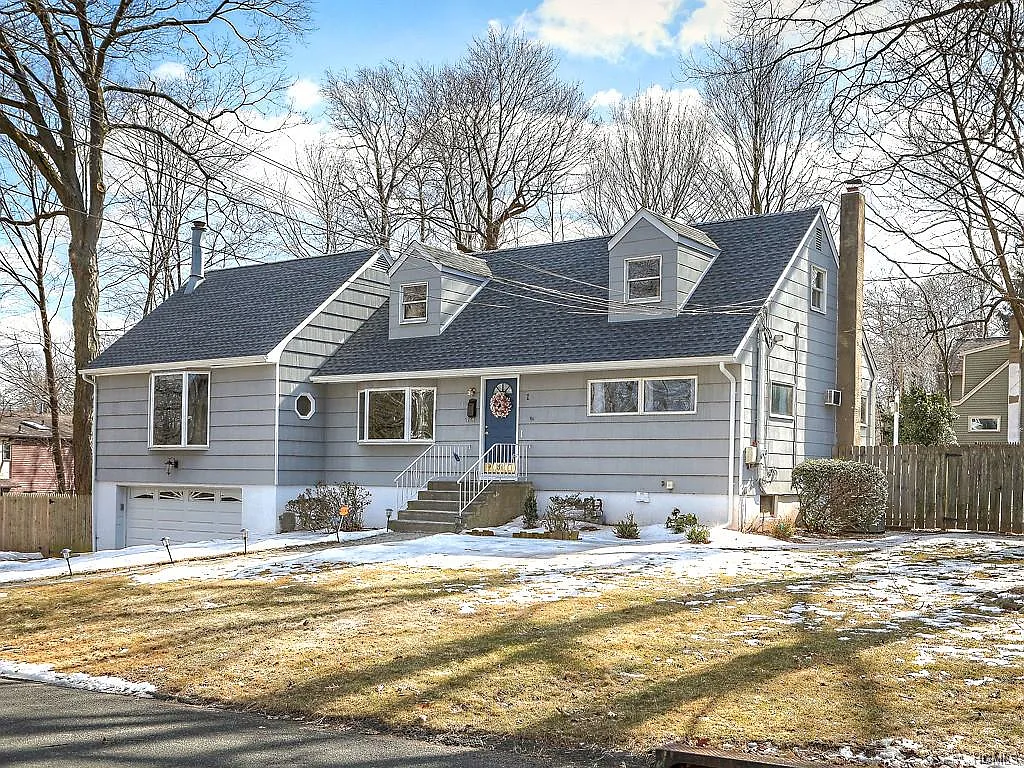 1 Bellows Ln photo 1