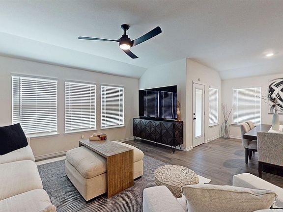 2nd image of 2101 Camellia St
