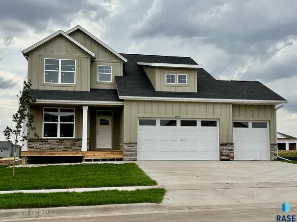 2905 S Copper Creek Ave, Sioux Falls, SD 57110
