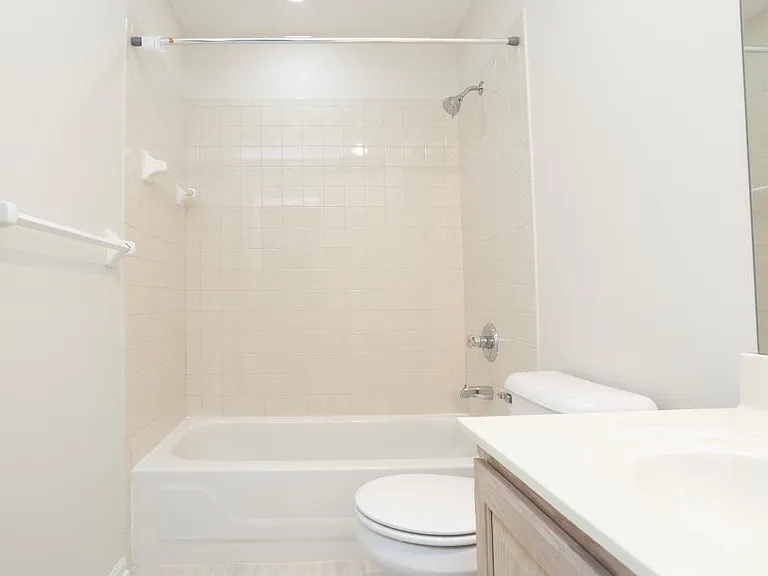 5390 Crossing Ln #5390 — Photo 9
