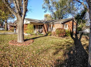 834 S Edgmere Dr, Olathe, KS 66061