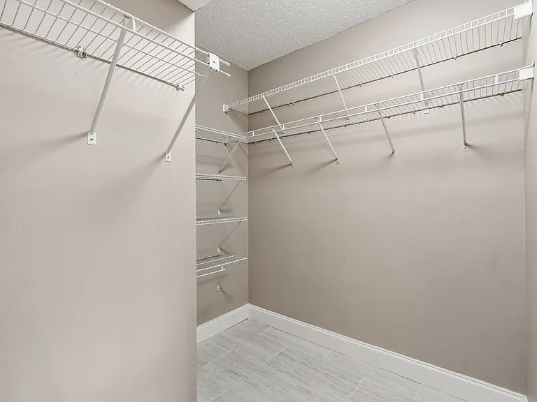 7528 Fenwick Cove Ln — Photo 6