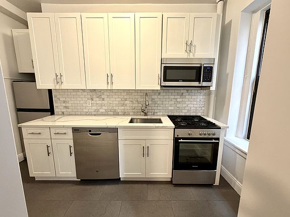 3rd image of 350 W 55th St APT 6B