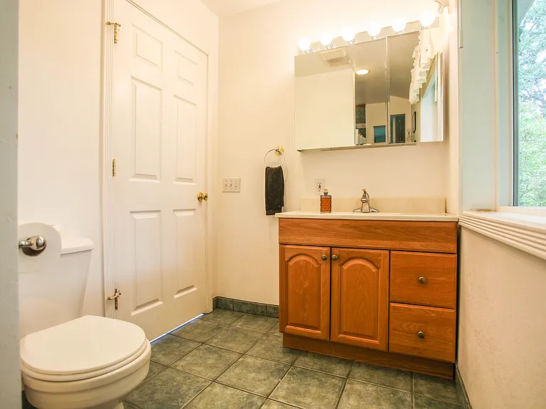 1215 Eugene St — Photo 8