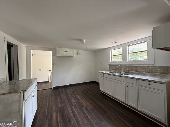 5th image of 599 Twin Oaks Rd