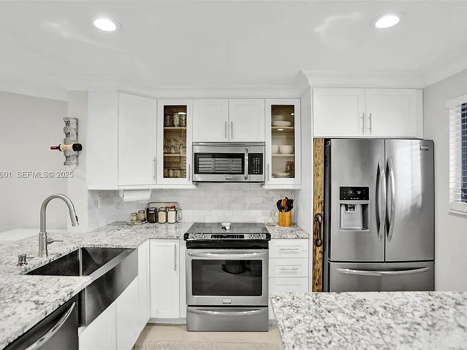 9395 Boca Cove Cir #1208